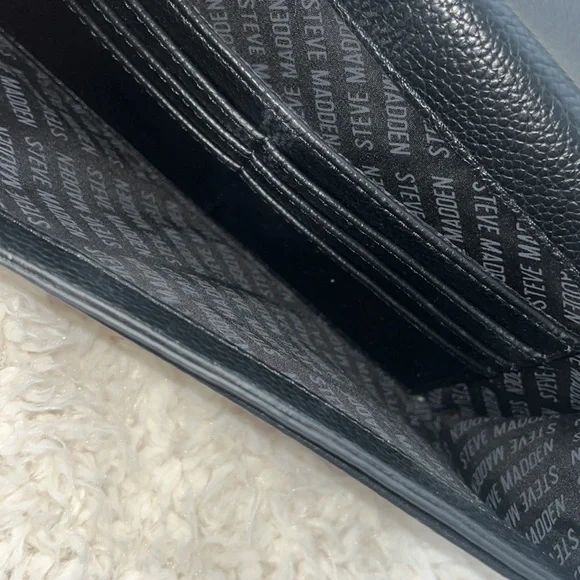 Steve Madden purse with silver crossbody chain - Picture 3 of 4